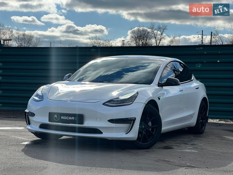 Седан Tesla Model 3 2020 в Киеве