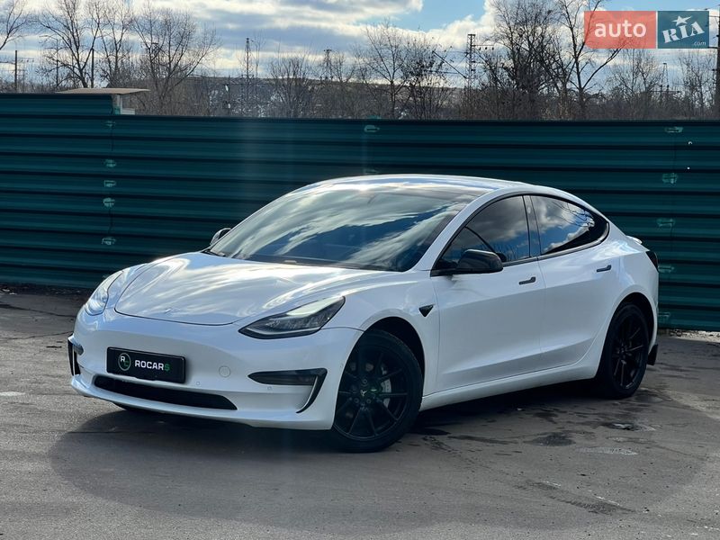 Седан Tesla Model 3 2020 в Киеве