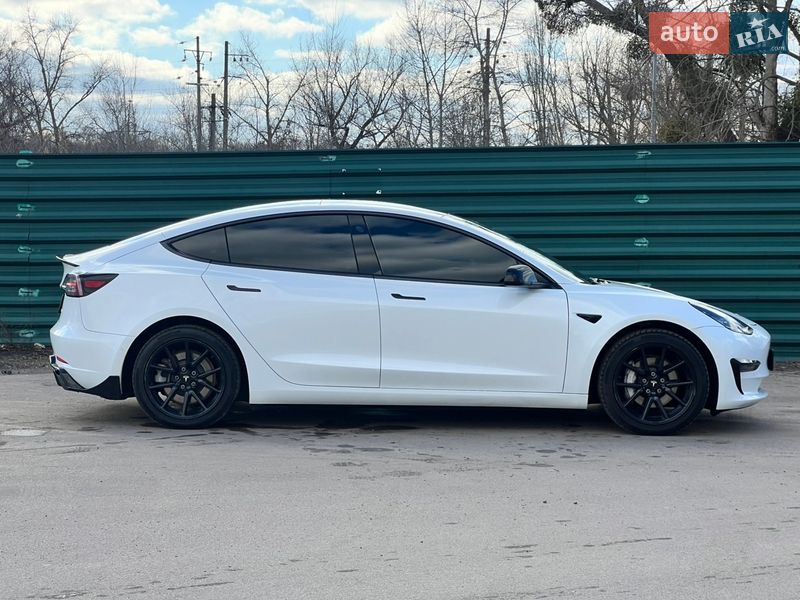 Седан Tesla Model 3 2020 в Киеве