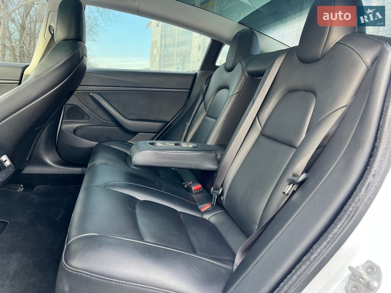 Седан Tesla Model 3 2020 в Киеве