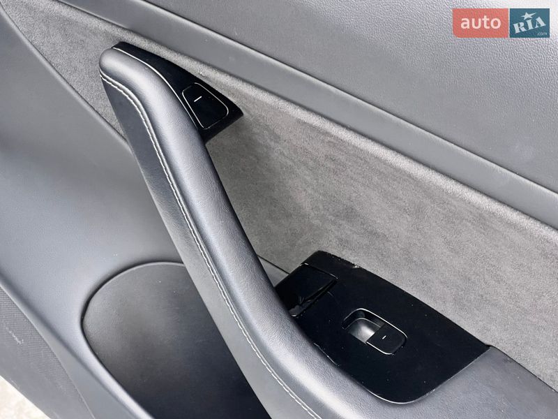 Седан Tesla Model 3 2020 в Киеве