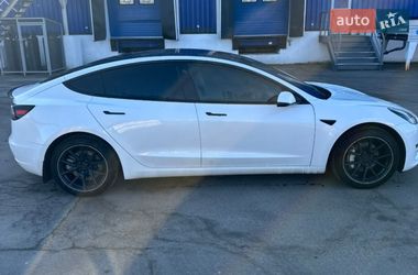 Седан Tesla Model 3 2020 в Львове