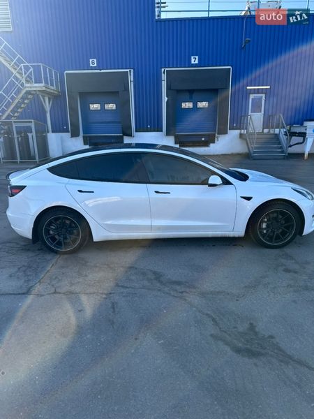 Седан Tesla Model 3 2020 в Львове