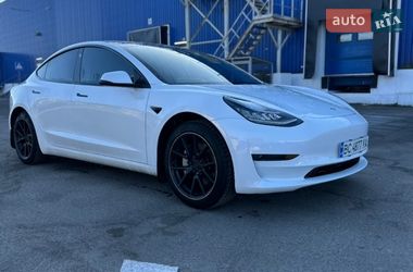 Седан Tesla Model 3 2020 в Львове