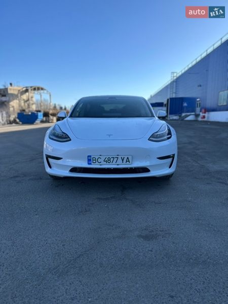 Седан Tesla Model 3 2020 в Львове