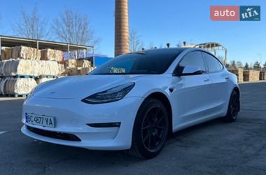 Седан Tesla Model 3 2020 в Львове