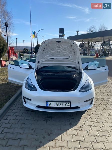Седан Tesla Model 3 2023 в Калуше