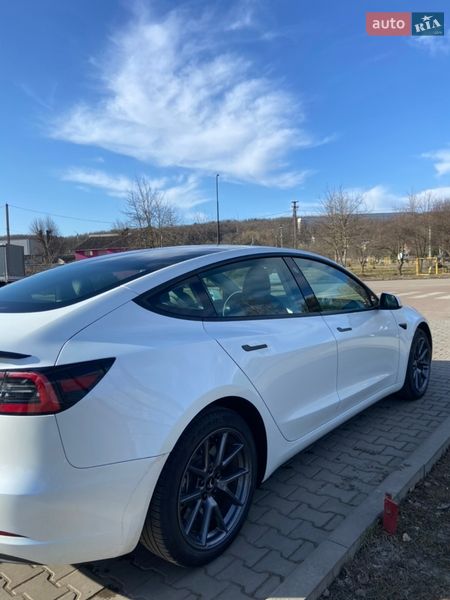 Седан Tesla Model 3 2023 в Калуше