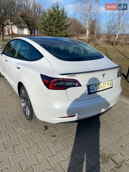 Седан Tesla Model 3 2023 в Калуше