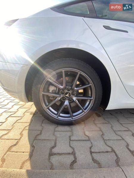 Седан Tesla Model 3 2023 в Калуше