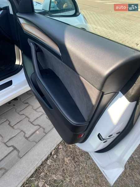 Седан Tesla Model 3 2023 в Калуше