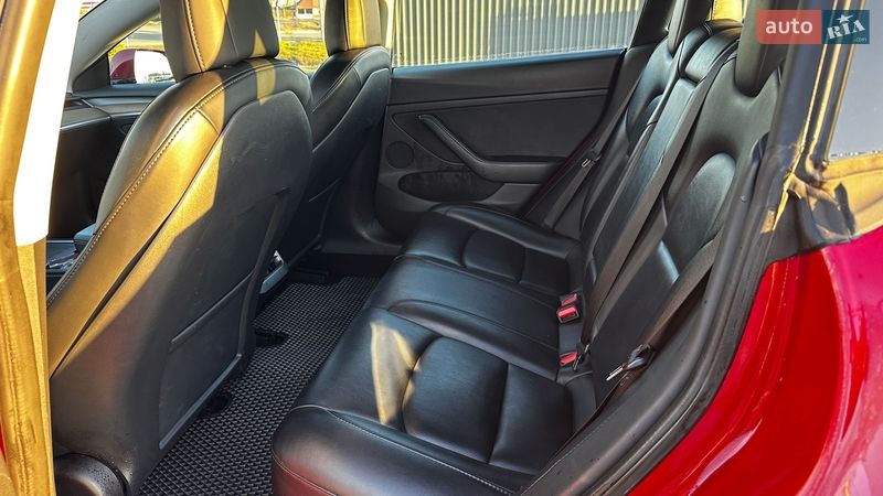 Седан Tesla Model 3 2022 в Кагарлыке