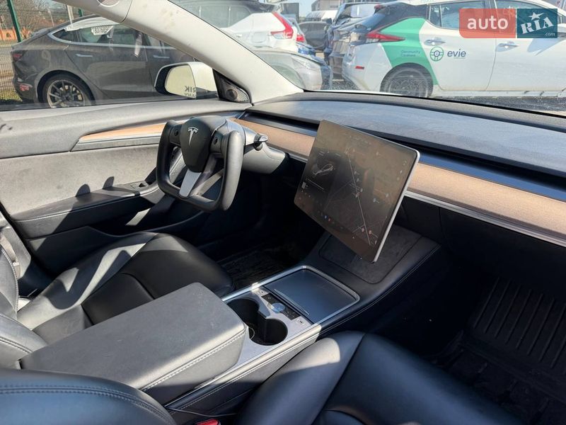 Седан Tesla Model 3 2021 в Луцке