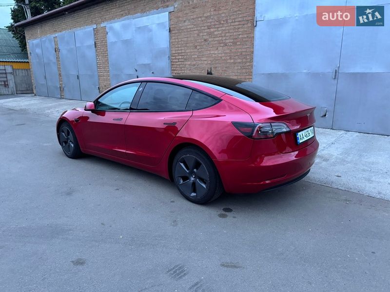 Седан Tesla Model 3 2021 в Ромнах