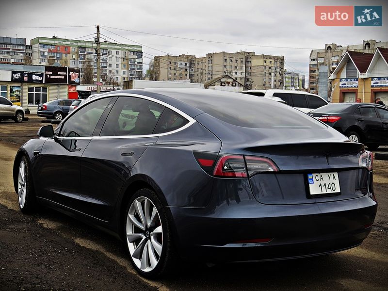 Седан Tesla Model 3 2019 в Черкасах