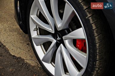 Седан Tesla Model 3 2019 в Черкассах