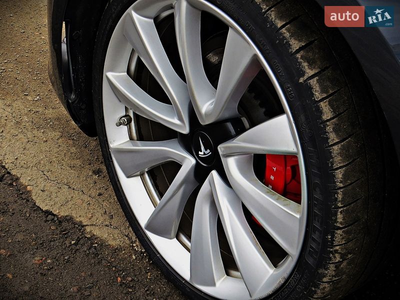 Седан Tesla Model 3 2019 в Черкасах