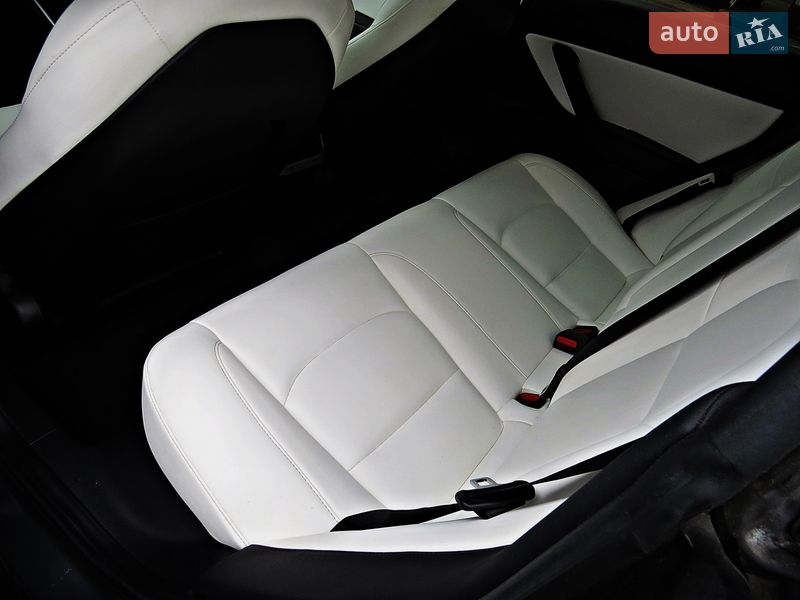 Седан Tesla Model 3 2019 в Черкасах