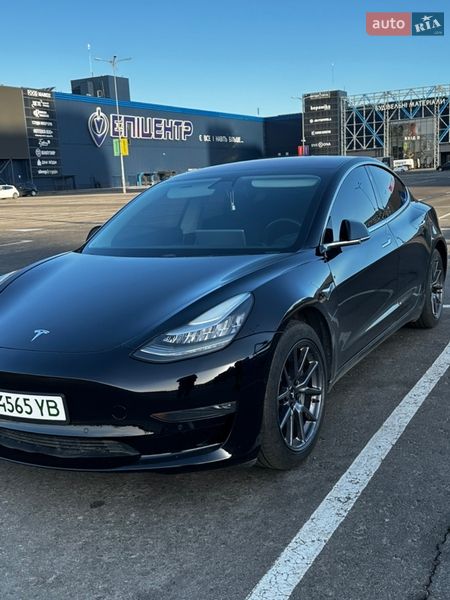 Седан Tesla Model 3 2018 в Вышгороде