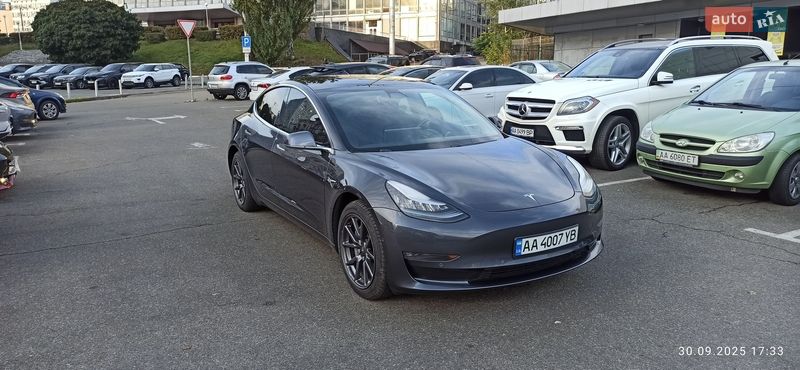 Седан Tesla Model 3 2019 в Києві