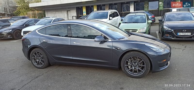 Седан Tesla Model 3 2019 в Києві