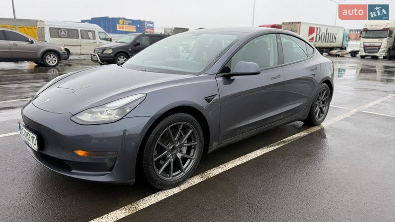 Седан Tesla Model 3 2021 в Львове