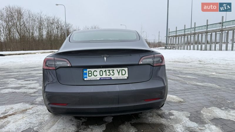 Седан Tesla Model 3 2021 в Львове