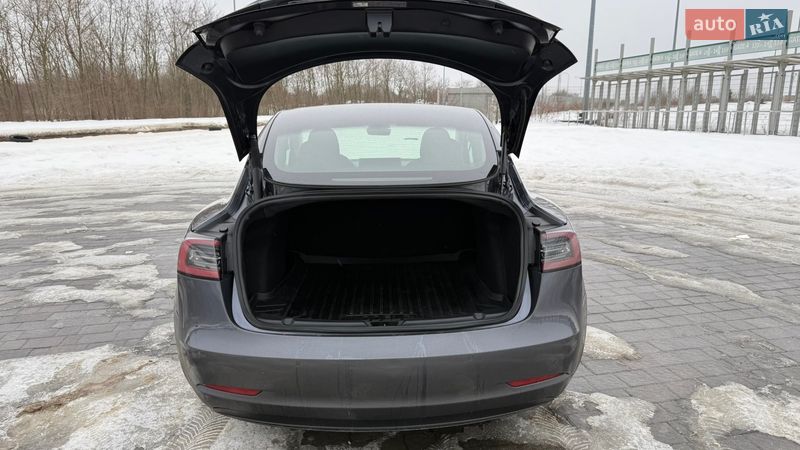 Седан Tesla Model 3 2021 в Львове