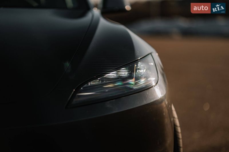 Седан Tesla Model 3 2025 в Ровно