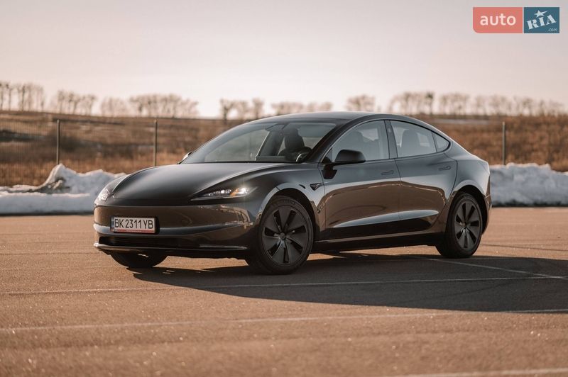 Седан Tesla Model 3 2025 в Ровно