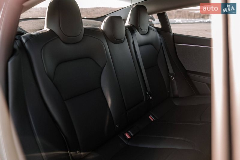 Седан Tesla Model 3 2025 в Ровно