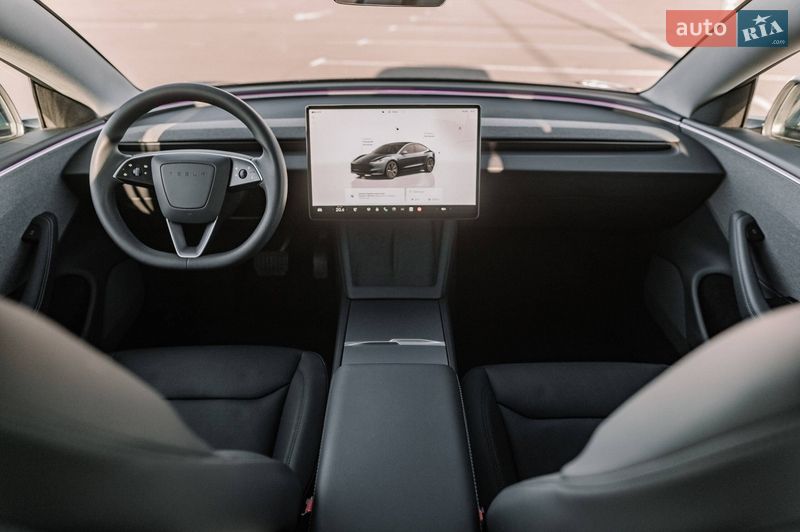 Седан Tesla Model 3 2025 в Ровно