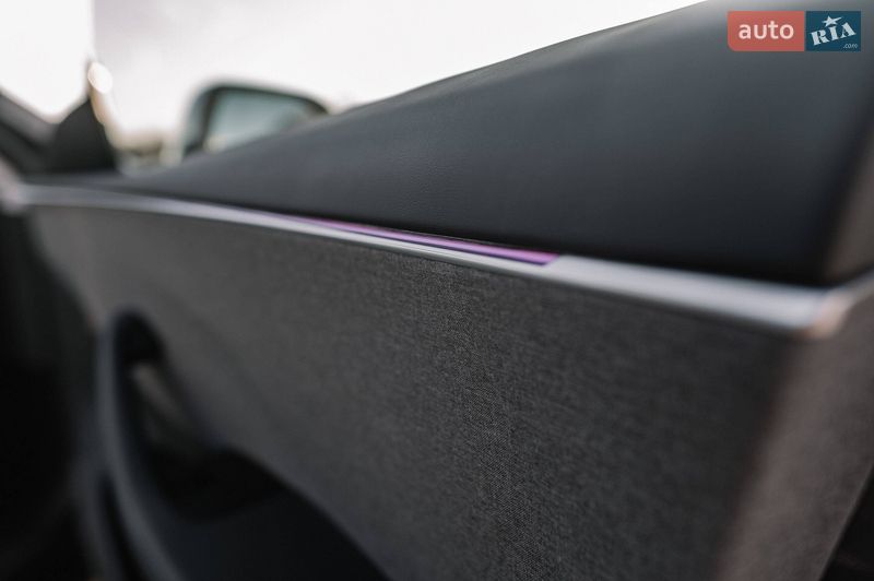 Седан Tesla Model 3 2025 в Ровно