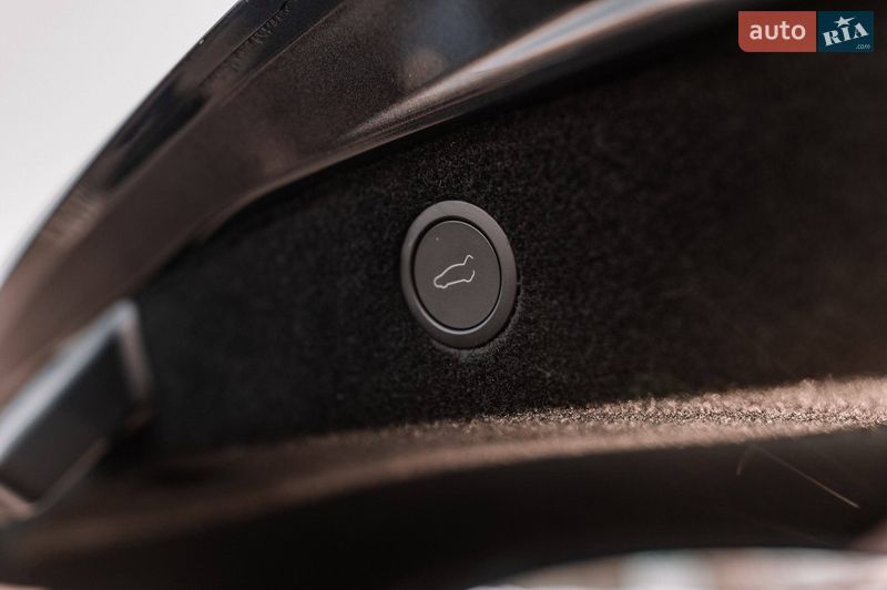 Седан Tesla Model 3 2025 в Ровно