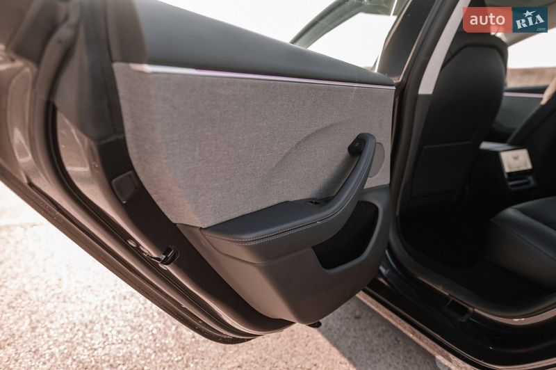 Седан Tesla Model 3 2025 в Ровно