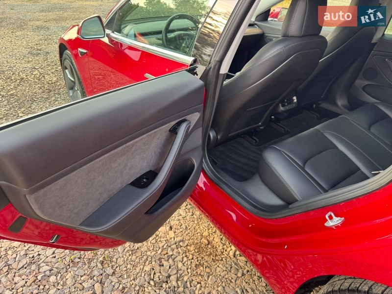 Седан Tesla Model 3 2018 в Луцьку