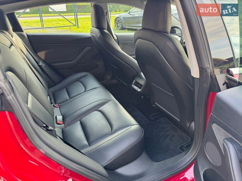 Седан Tesla Model 3 2018 в Луцьку