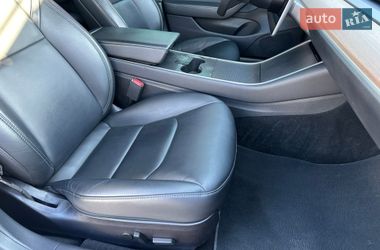 Седан Tesla Model 3 2019 в Киеве