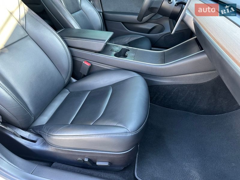 Седан Tesla Model 3 2019 в Києві