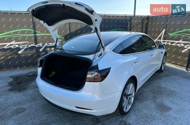 Седан Tesla Model 3 2019 в Киеве