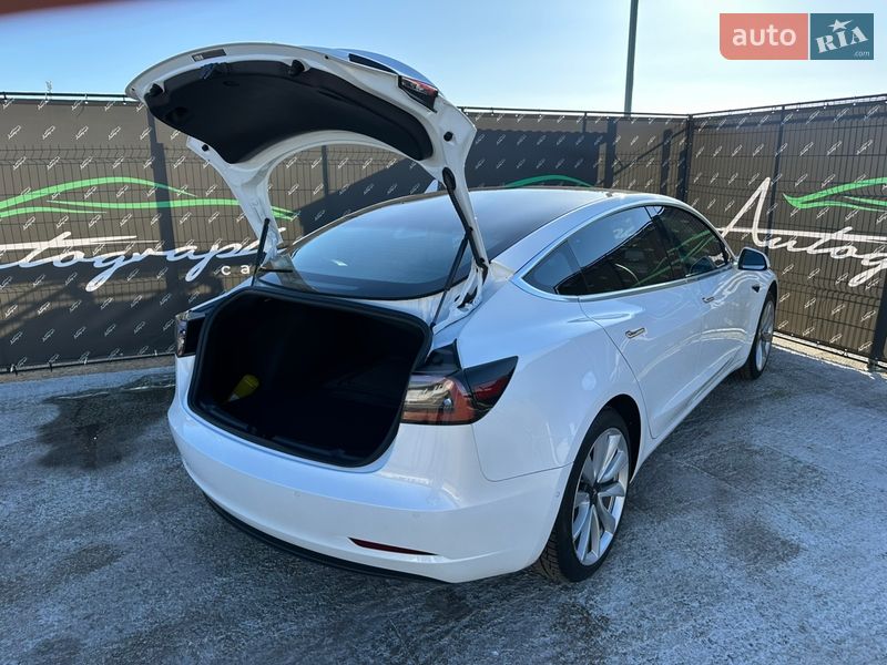 Седан Tesla Model 3 2019 в Києві