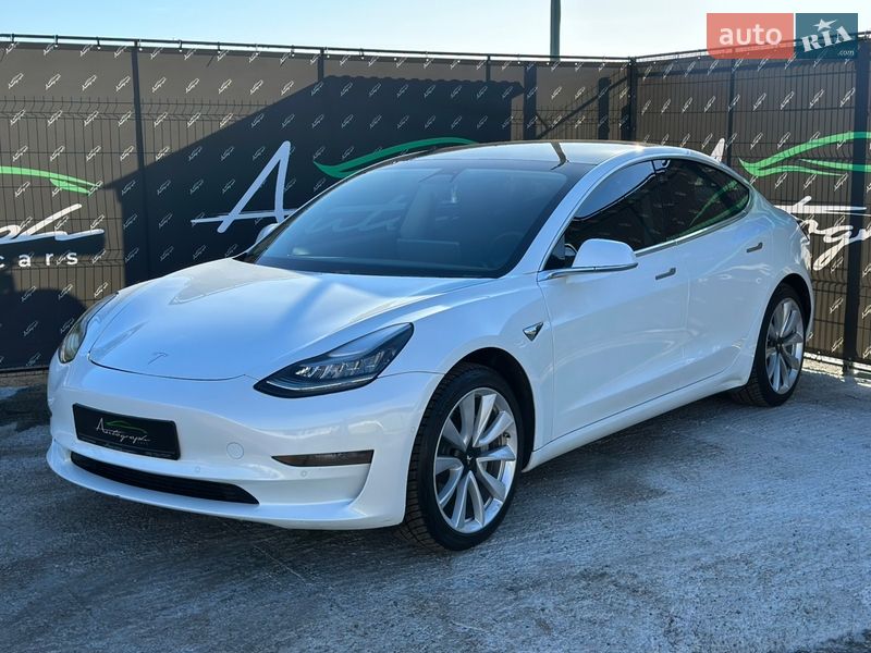 Седан Tesla Model 3 2019 в Києві