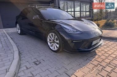 Седан Tesla Model 3 2020 в Ивано-Франковске