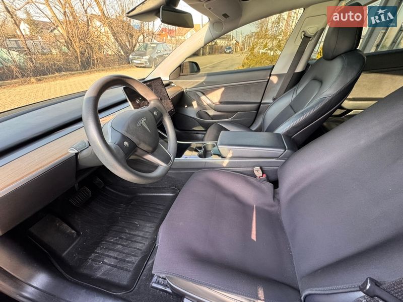 Седан Tesla Model 3 2020 в Івано-Франківську