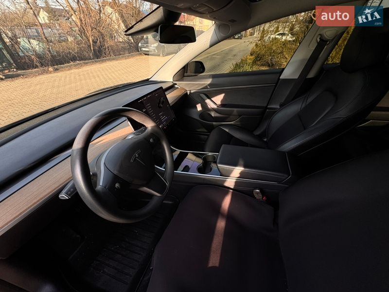 Седан Tesla Model 3 2020 в Івано-Франківську