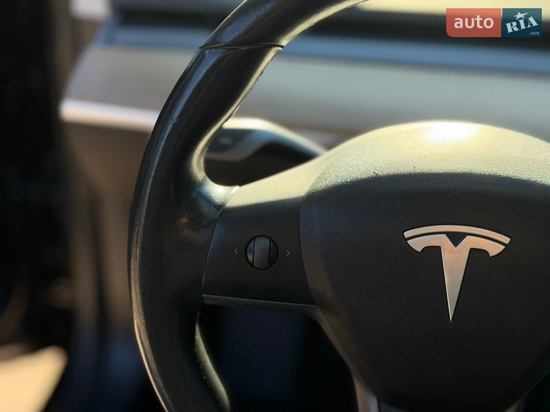 Седан Tesla Model 3 2018 в Житомире
