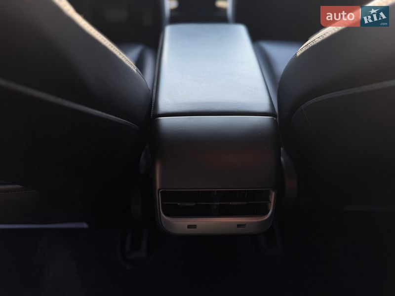 Седан Tesla Model 3 2018 в Житомире