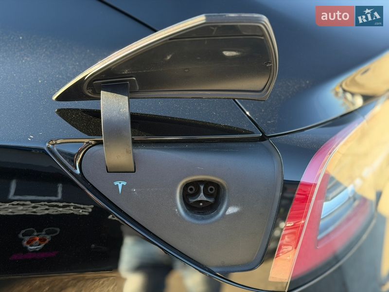 Седан Tesla Model 3 2018 в Житомире