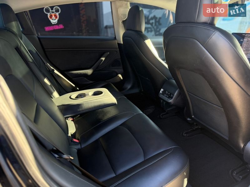 Седан Tesla Model 3 2018 в Житомире