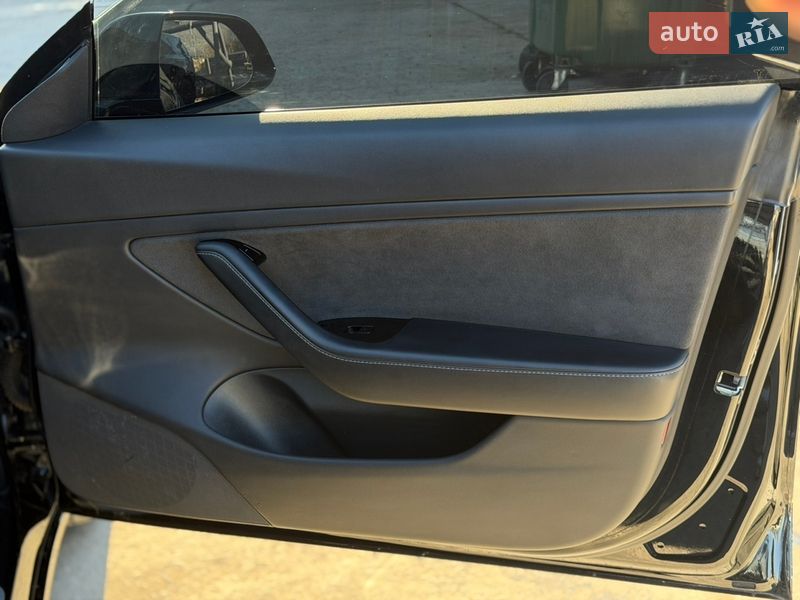 Седан Tesla Model 3 2018 в Житомире